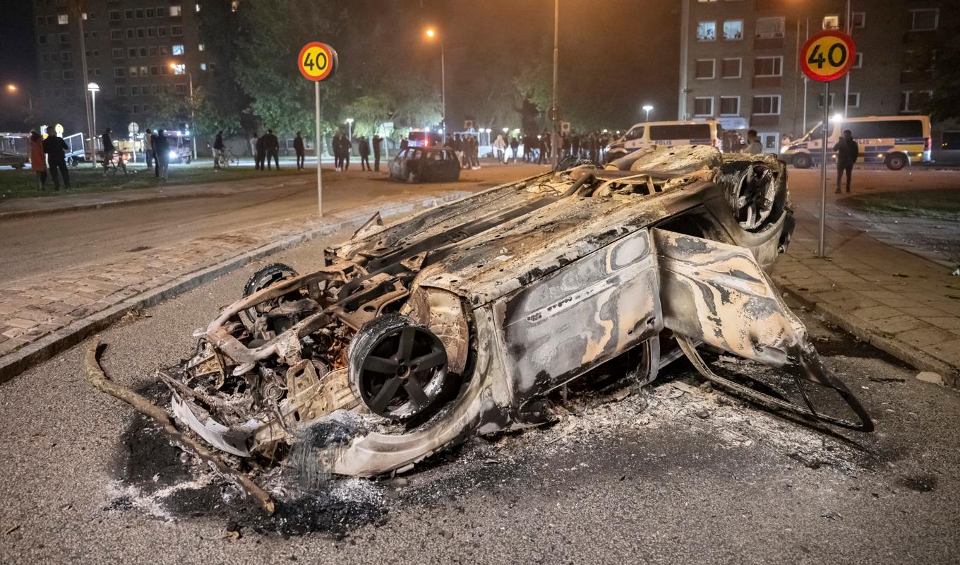 I början av september. Ett stort antal bilar brinner på Ramels väg på Rosengård i Malmö. Arkivbild. Foto: Johan Nilsson/TT