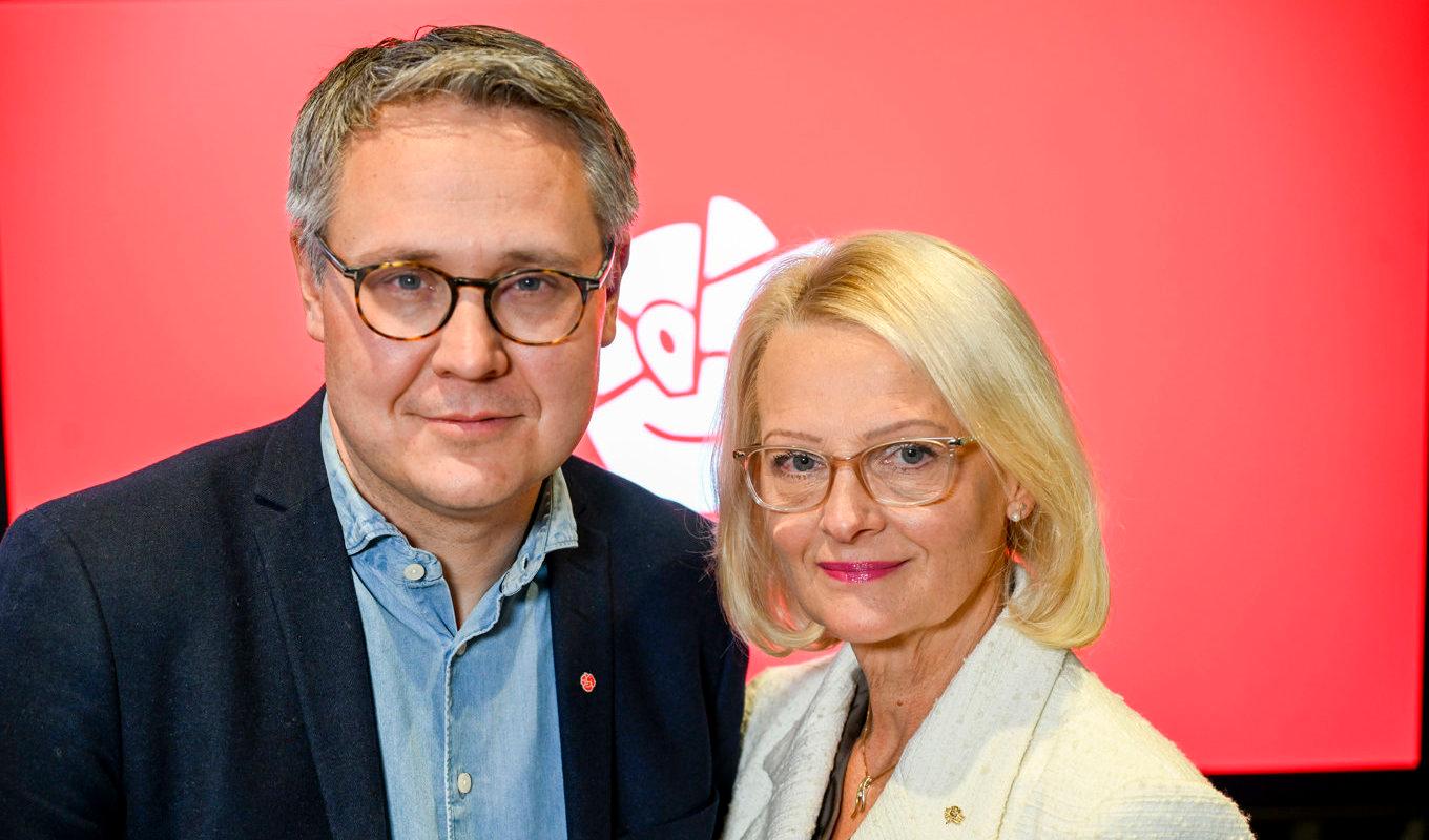 Johan Danielsson och Heléne Fritzon presenterades som Socialdemokraternas kandidater till Europavalet 2024 vid en pressträff under fredagen. Foto: Anders Wiklund/TT