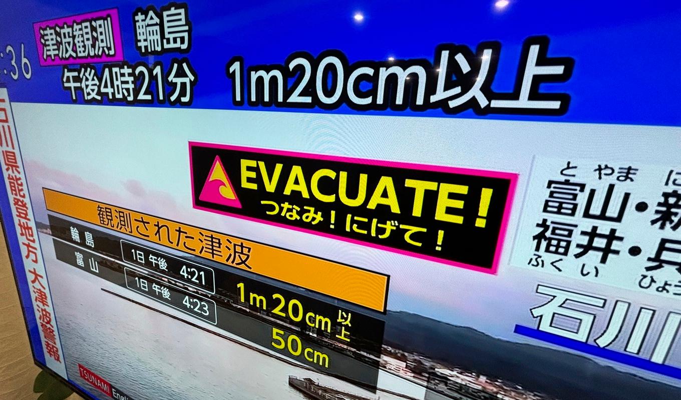 En tsunamivarning har utfärdats i Japan och människor uppmanas att evakuera kusten. Foto: Eugene Hoshiko/AP/TT