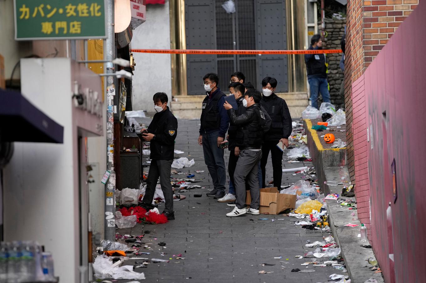 Vid den dödliga tragedin i Itaewon i Sydkoreas huvudstad Seoul i fjol omkom över 150 människor. Arkivbild. Foto: Lee Jin-man/AP/TT