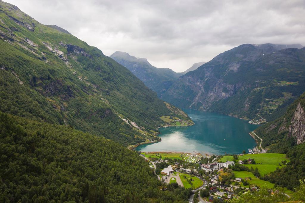En reklambild från ett kryssningsföretag över en norsk fjord. (Foto: Jimmy DeFlippo/Disney Cruise Line)