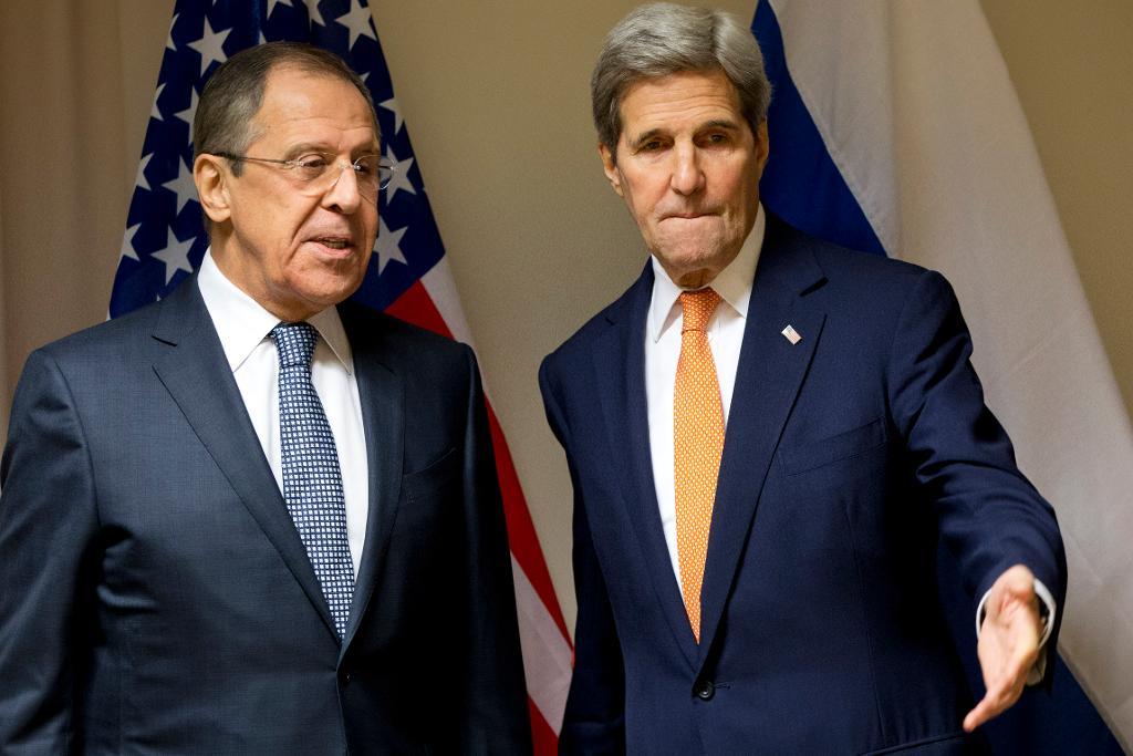 USA:s utrikesminister John Kerry vid ett möte med Rysslands utrikesminister Sergej Lavrov. (Arkivbild. Jacquelyn Martin/AP/TT)