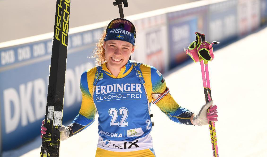 Hanna Öberg med silverleende efter distansloppet. Foto: Fredrik Sandberg/TT