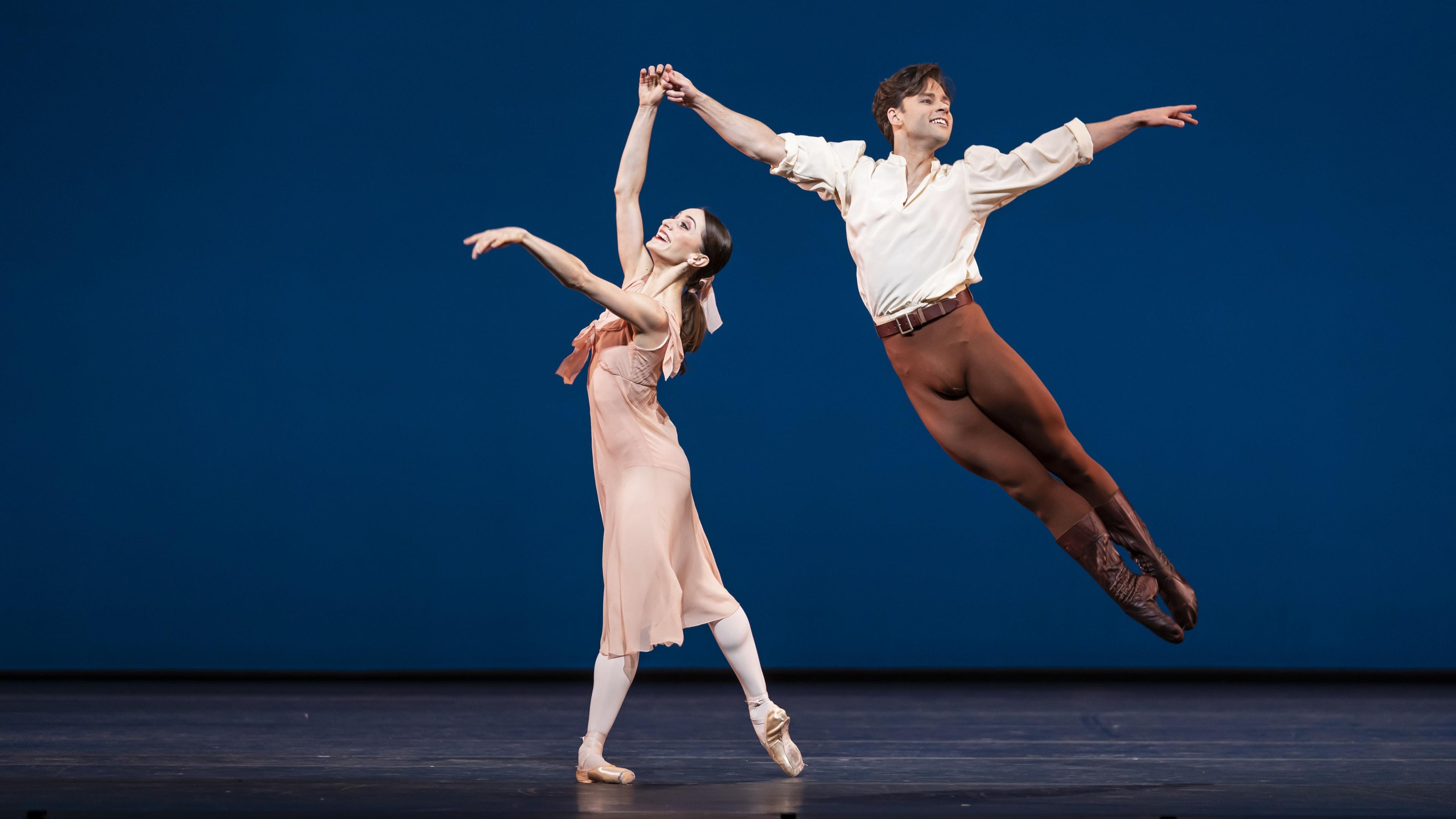 I Royal Ballets inspelning av baletten Dances at a Gathering kommer premiärdansarna till sin fulla rätt. Foto: Royal Opera House/Bill Cooper