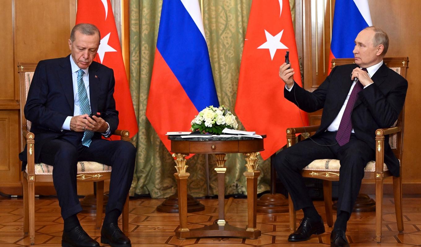 Presidenterna Recep Tayyip Erdogan och Vladimir Putin under ett möte i ryska Sotji i fjol. Arkivbild. Foto: Sergei Guneyev/AP/TT