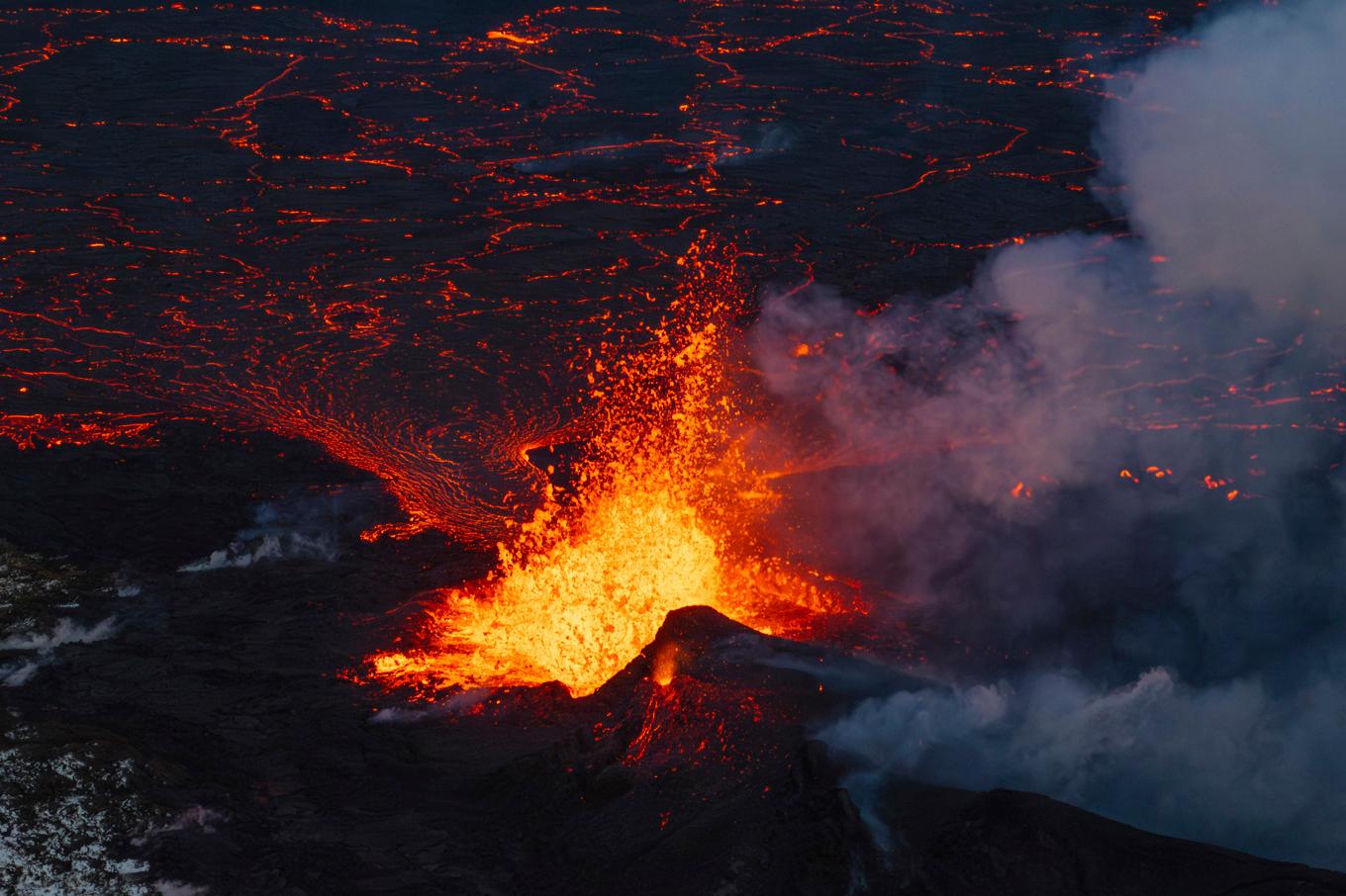 Bild från vulkanutbrottet nära Grindavík den 19 december i fjol. Arkivbild. Foto: Marco Di Marco/AP/TT