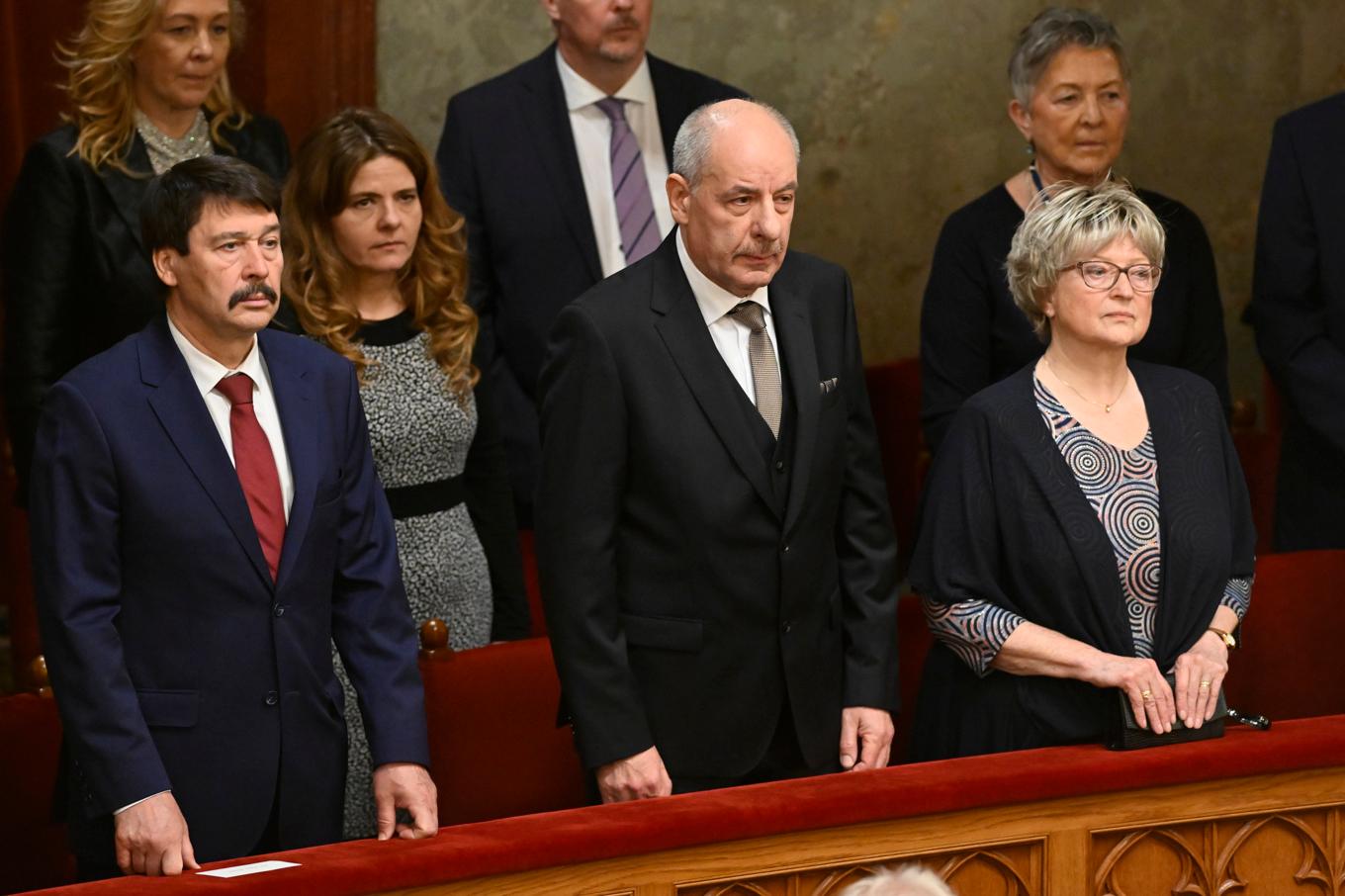 Ungerns president Tamás Sulyok (i mitten) närt han svors in den 26 februari. Arkivbild. Foto: Denes Erdos/AP-TT