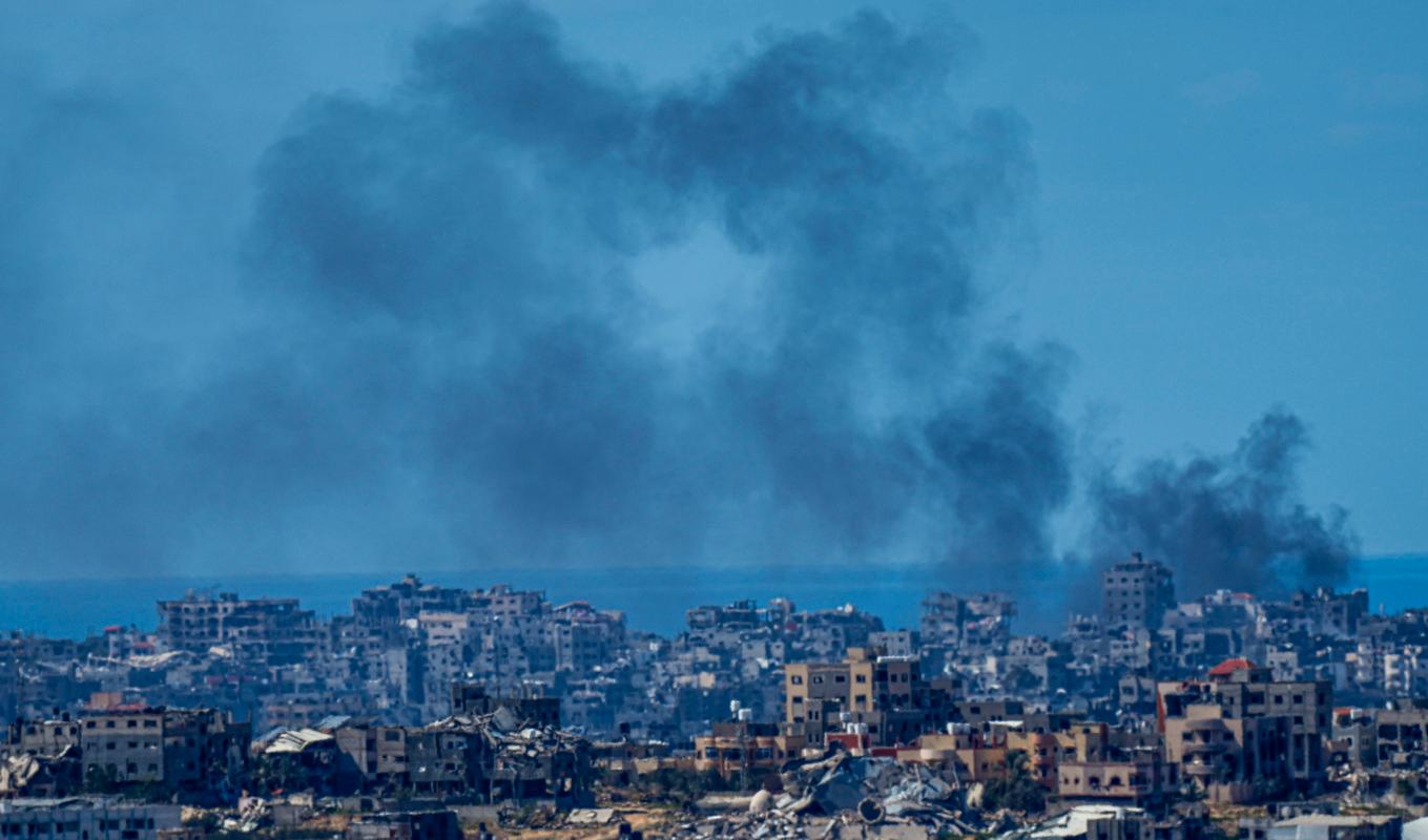 Rök ovanför norra Gaza, här sett från södra Israel. Foto: Ariel Schalit/AP/TT