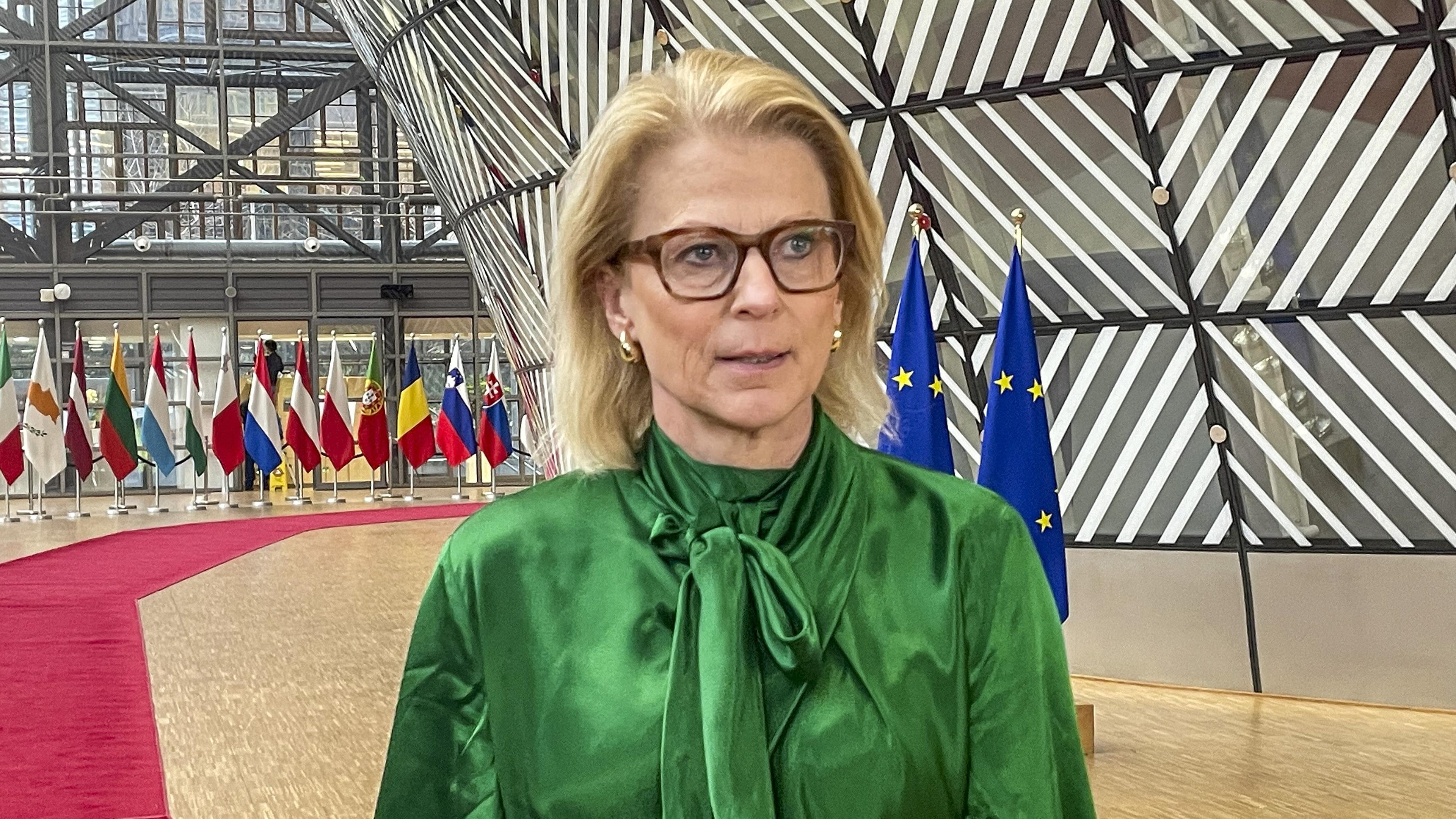 Finansminister Elisabeth Svantesson (M) på väg in till tisdagens EU-möte i Bryssel. Foto: Wiktor Nummelin/TT