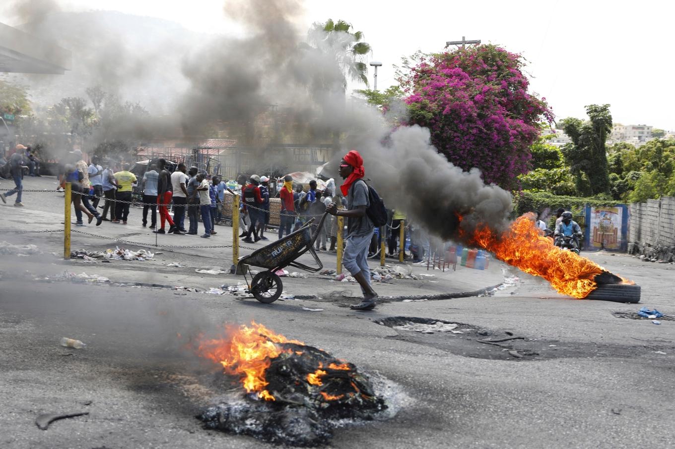 Situationen i Haiti har de senaste veckorna blivit allt mer kaotisk. På måndagen meddelade den tillförordnade premiärministern Ariel Henry att han avgår. Arkivbild. Foto: Odelyn Joseph/AP/TT