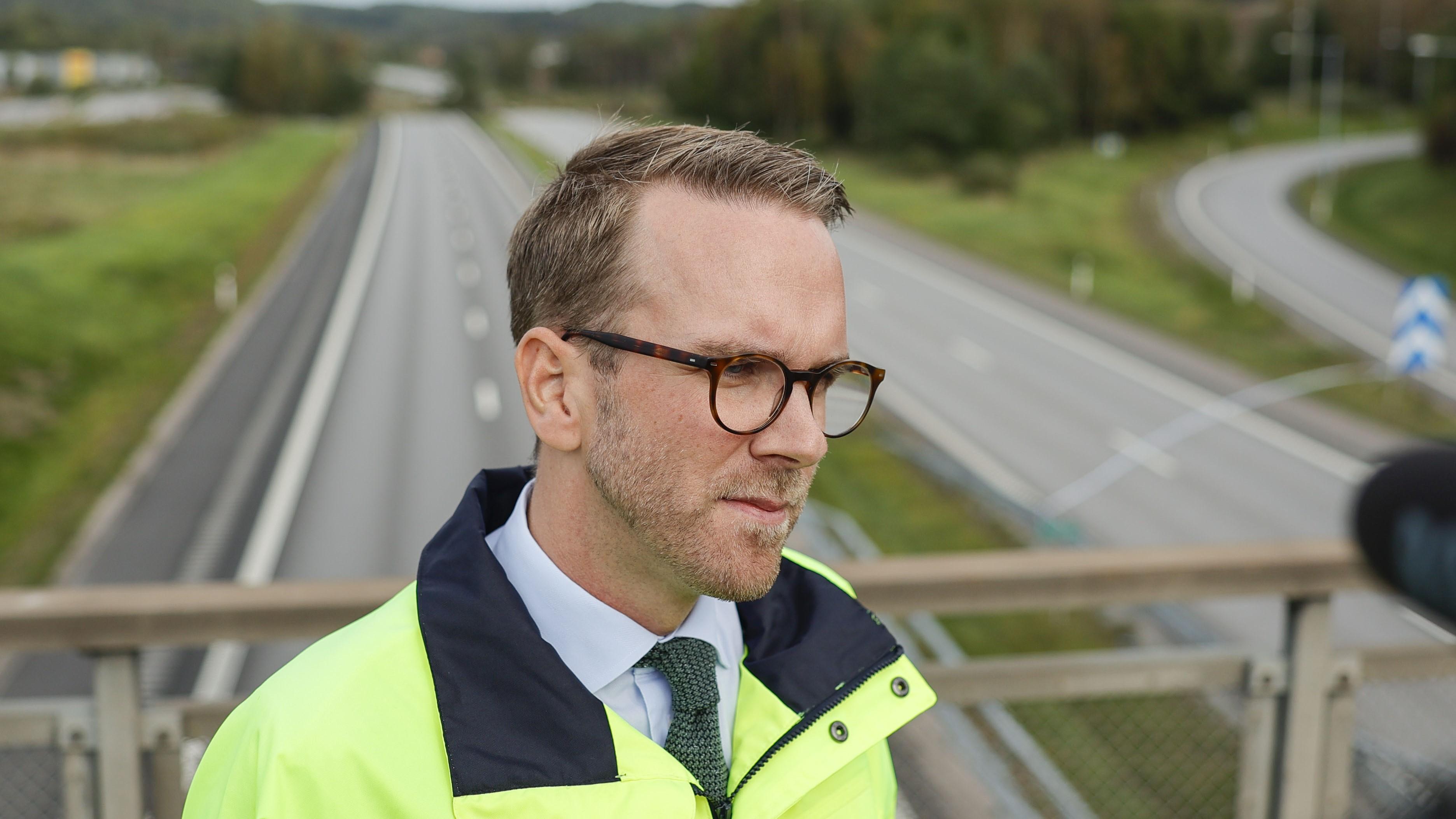 Infrastruktur- och bostadsminister Andreas Carlson (KD) säger att god infrastruktur bidrar till höjd försvarsförmåga. Arkivbild. Foto: Adam Ihse/TT