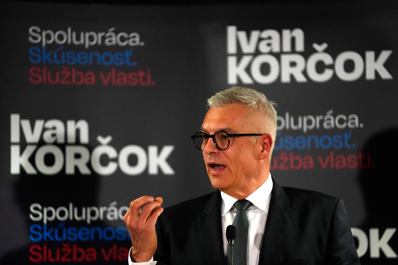 Slovakiens tidigare utrikesminister Ivan Korcok fick flest röster i den första presidentvalsomgången i Slovakien på lördagen. Foto: Petr David Josek/AP/TT