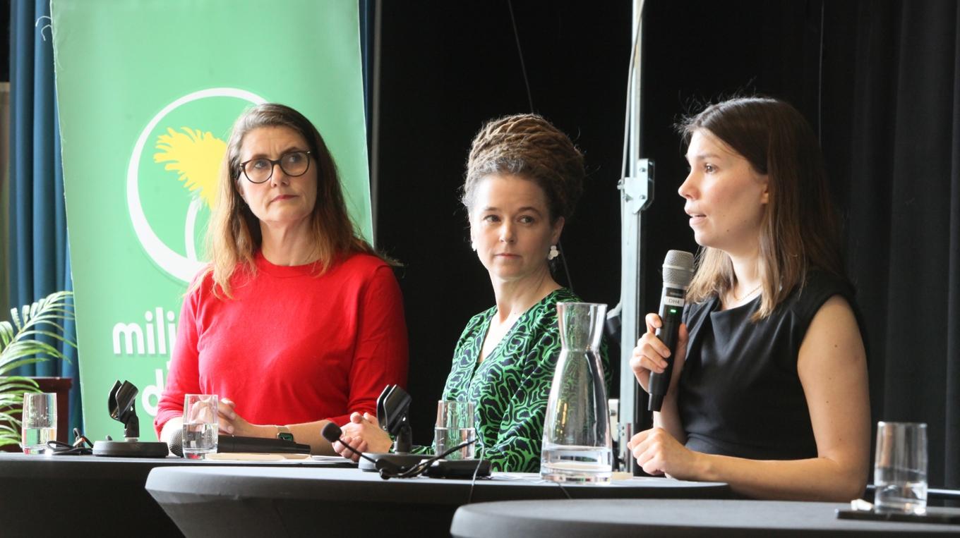 De tre kandidaterna till den kvinnliga språkrörsposten, Janine Alm Ericson, Amanda Lind och Annika Hirvonen, frågas ut i Göteborg. Pressbild. Foto: Miljöpartiet