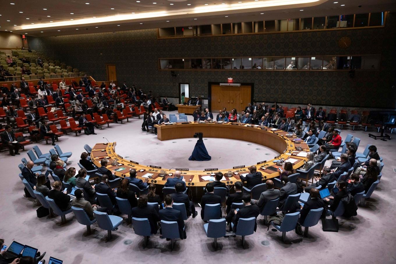 Säkerhetsrådet har sitt säte i FN:s högkvarter i New York. Där sitter fem permanenta medlemmar och tio icke-permanenta, som väljs in på tvåårsbasis. Foto: Yuki Iwamura/AP/TT
