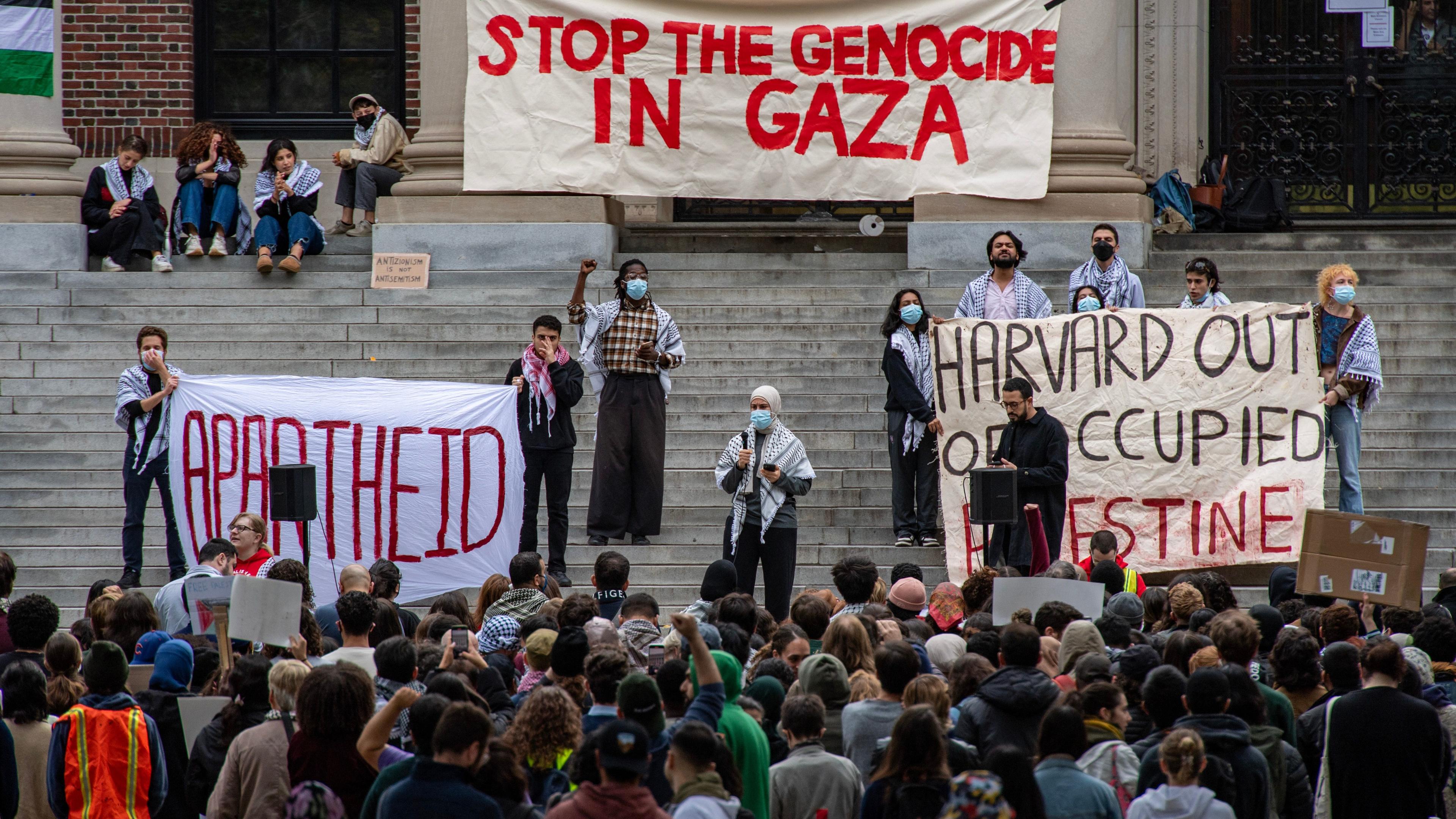 Anhängare av Palestina demonstrerar vid Harvard University, den 14 oktober 2023. Foto: Joseph Prezioso/AFP via Getty Images