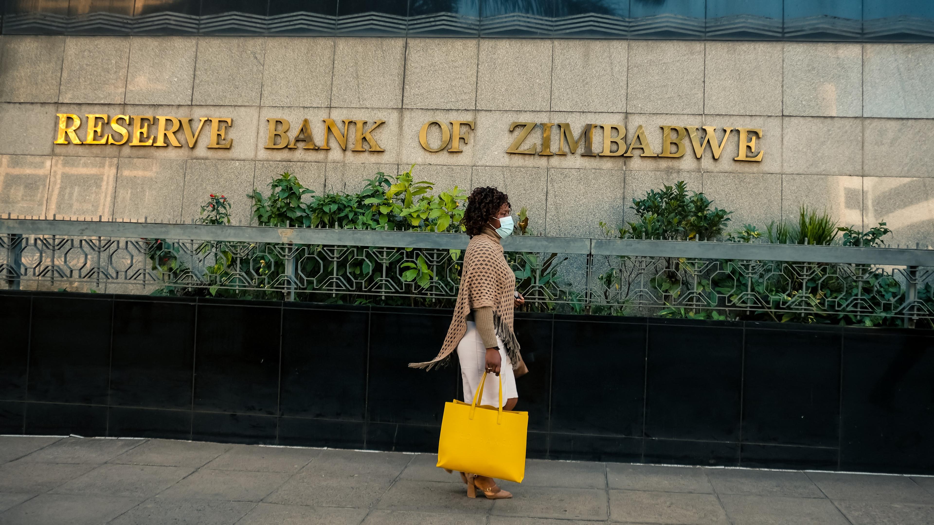 Zimbabwes centralbank i Harare. Landet har blivit ett paradis för penningtvätt på grund av sina guldreserver och behov av amerikanska dollar. Foto: Jekesai Njikizana/AFP via Getty Images