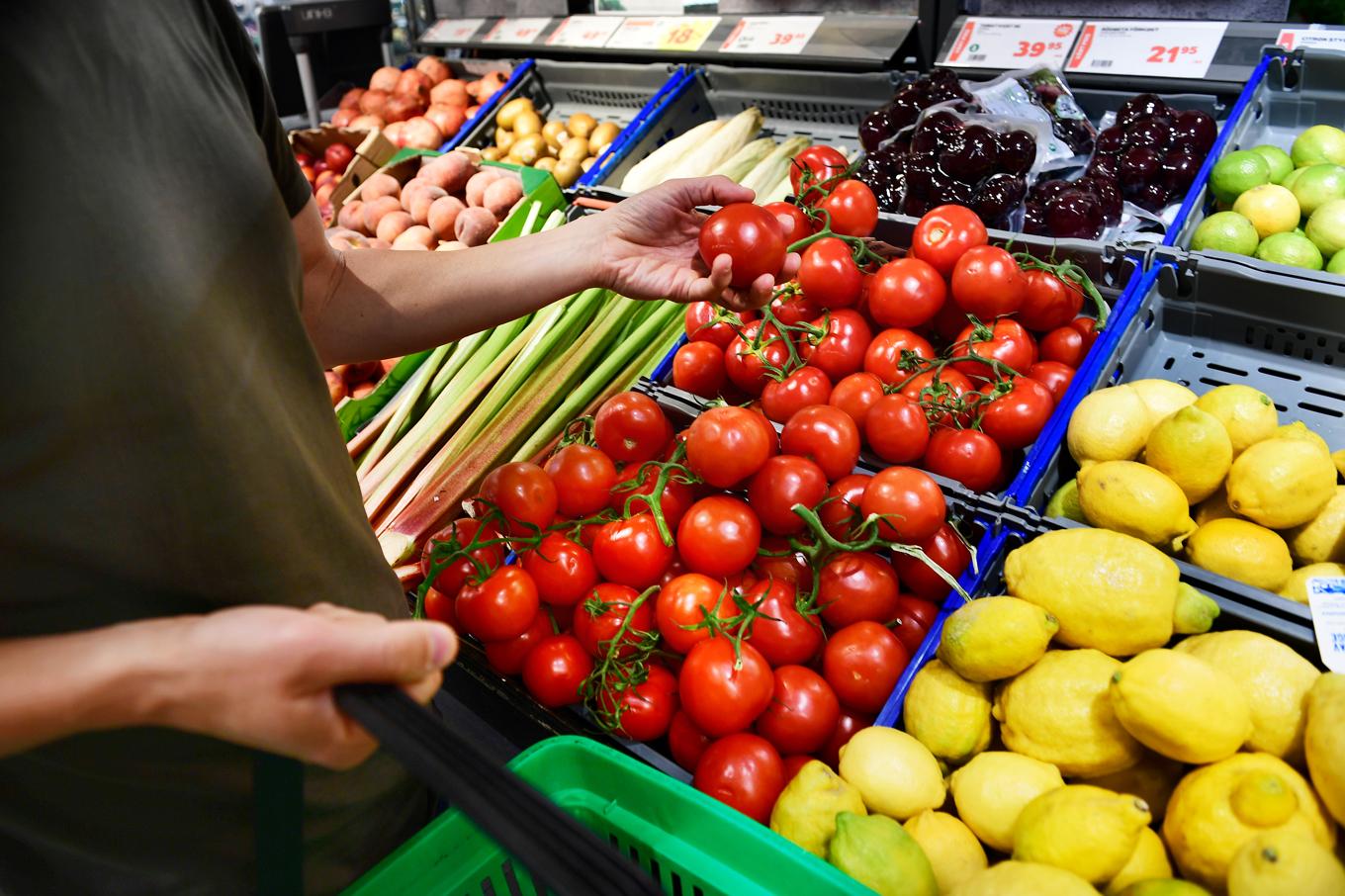 Hur är det med matpriserna? Nästa vecka kommer ny inflationsstatistik avseende mars månad. Arkivbild. Foto: Chris Anderson/TT