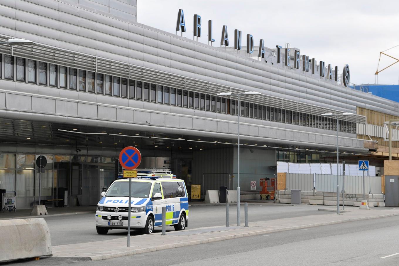 Polis utanför terminal 5 på Arlanda flygplats. Bilden är från ett tidigare tillfälle. Foto: Pontus Lundahl/TT