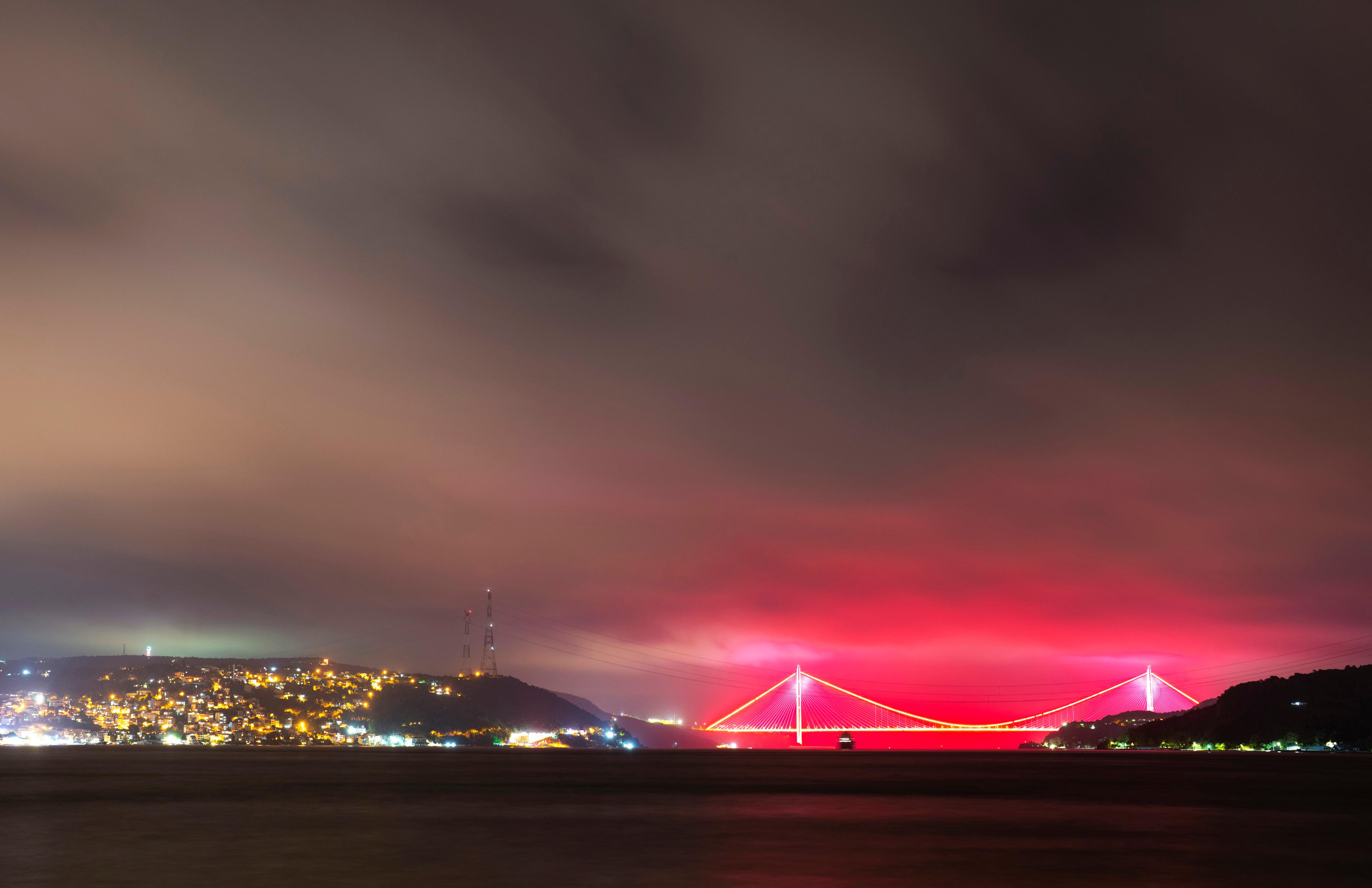 En av Istanbuls broar. Arkivbild. Foto: Khalil Hamra/AP/TT