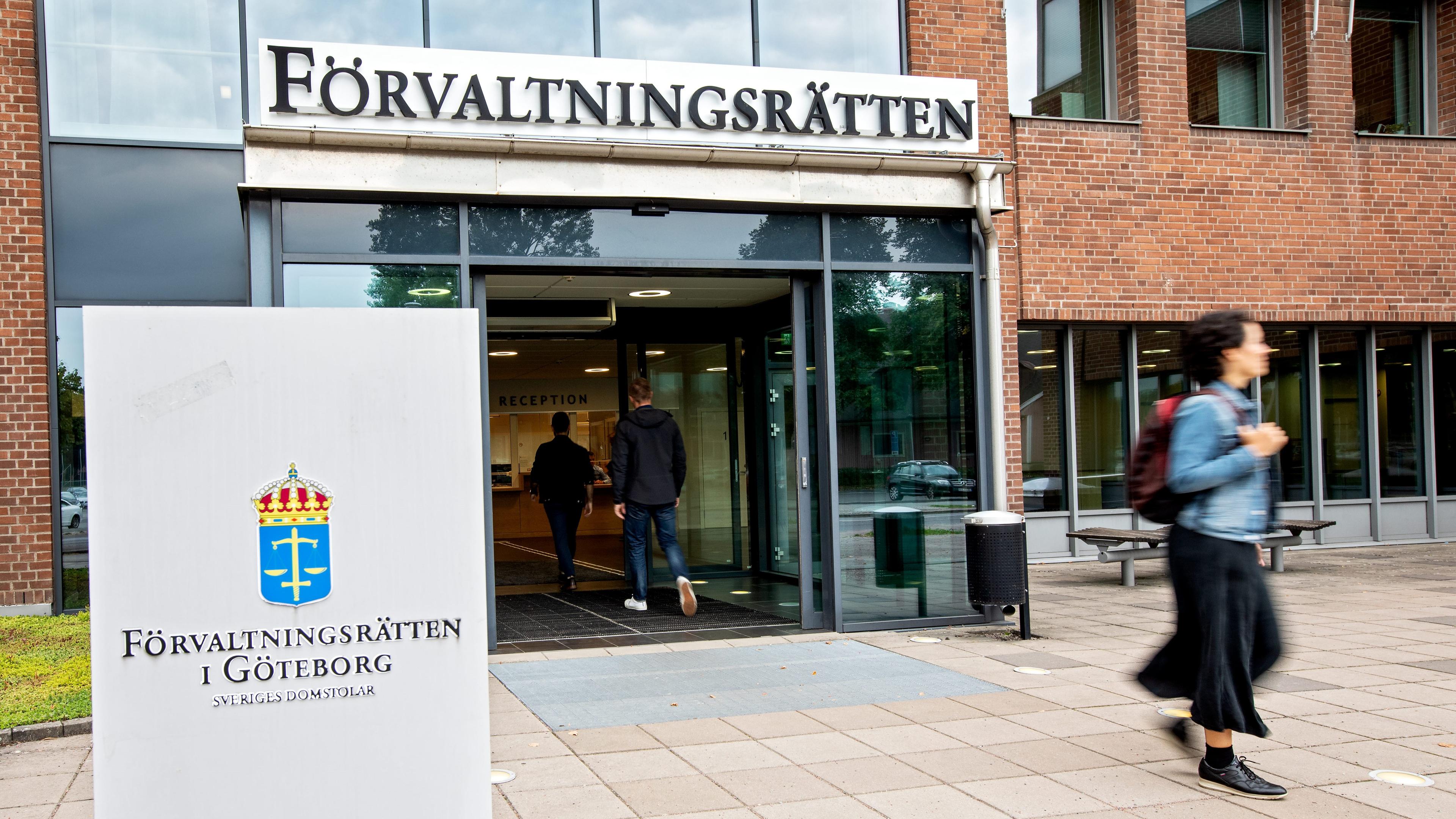 Förvaltningsrätten i Göteborg. Myndighetschefen menar att beslutet att utesluta nämndemannen bygger på en samlad bedömning. Foto: Johan Wingborg