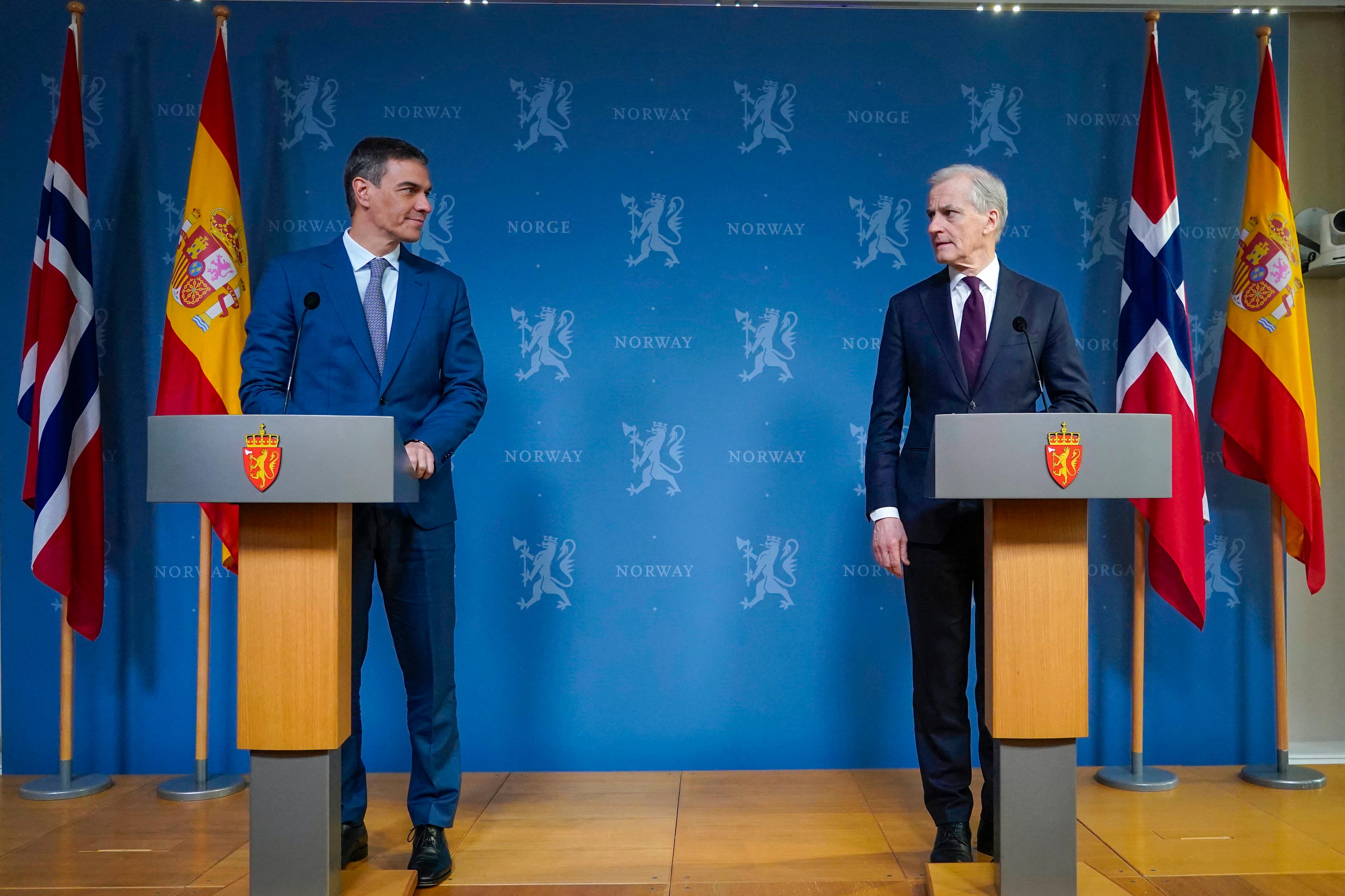 Spaniens premiärminister Pedro Sánchez och Norges statsminister Jonas Gahr Støre. Foto: Terje Pedersen/NTB/AFP via Getty Images
