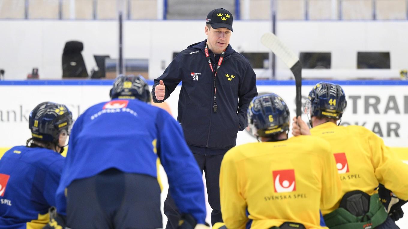Tre Kronors förbundskapten Sam Hallam berättar för Epoch Times om förberedelserna och hur ledarstaben ska jobba för att nå framgång i stundande VM i hockey. Foto: Mikael Fritzon/TT