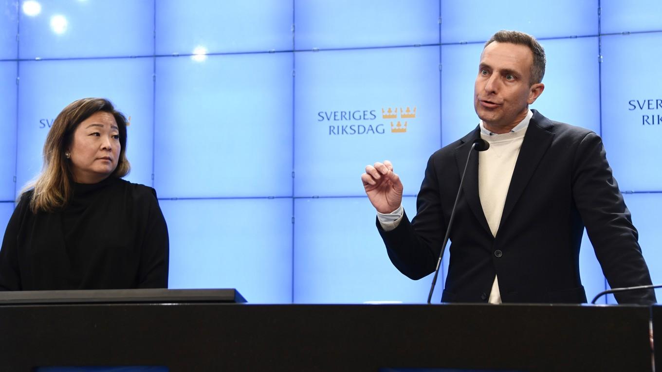 Moderaternas toppkandidater Tomas Tobé och Jessica Polfjärd i Stockholm på tisdagen. Foto: Lars Schröder/TT