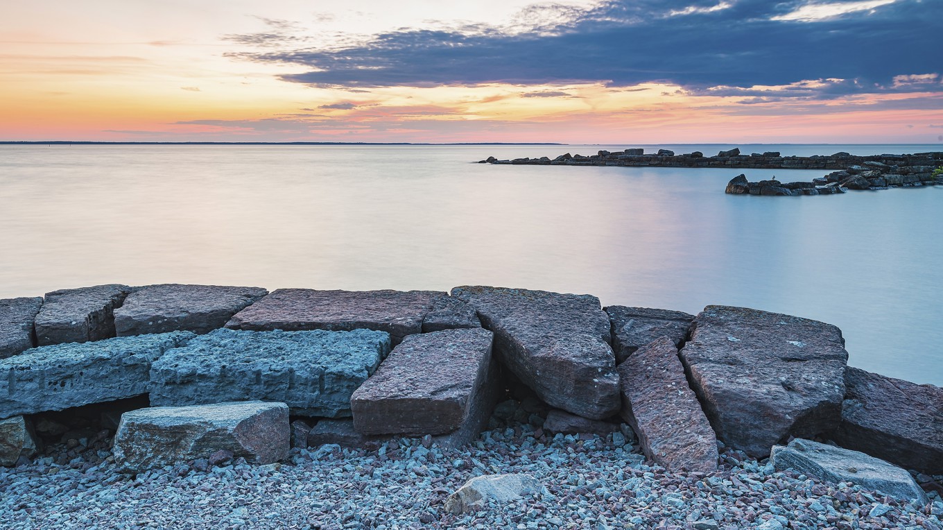 Enligt sägnen dog Beowulf vid Earnanäset, som tros vara dagens Årnäs vid Vänerns strand. Foto: Kedardome/Shutterstock