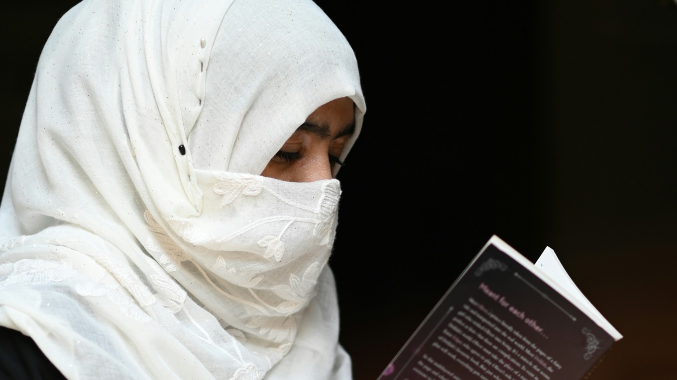 Parlamentet i Österrike har nu drivit igenom en ny lag som förbjuder hijab i skolan för flickor under 14 år. Foto: Iqra Ali
