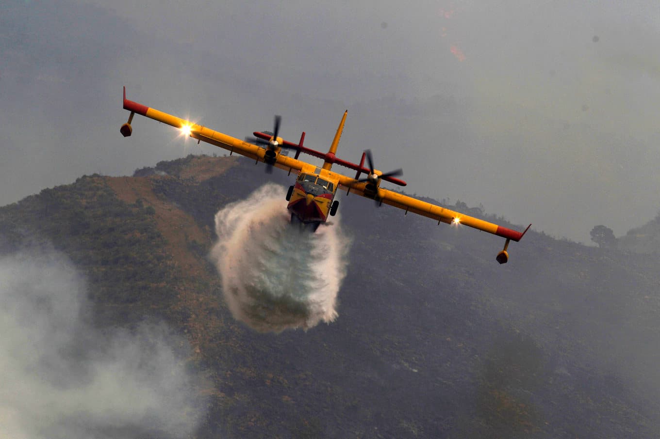 Spanskt brandbekämpningsflyg. Arkivbild. Foto: Sergio Torres/AP/TT