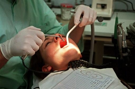Patienter som lider av kronisk tandsmärta får inte alltid den hjälp de behöver och riskerar att få genomgå verkningslösa behandlingar.(Foto: Didier Pallages/AFP)