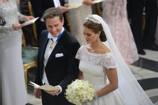 Prinsessan Madeleine och herr Christopher O´Neill vid vigseln den 8 juni i Slottskyrkan. (Foto: Fredrik Sandberg / AFP)