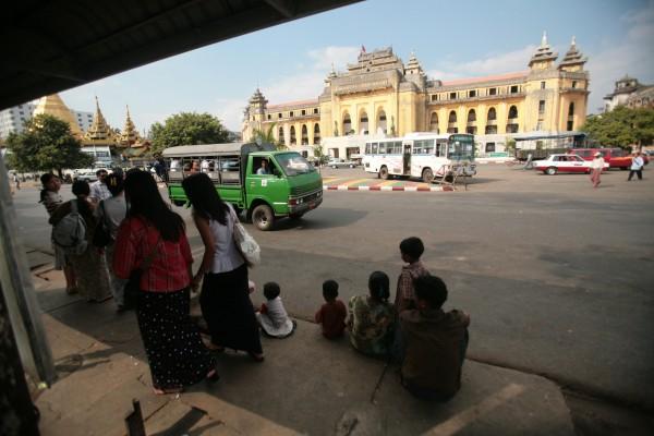 Det har orsakat ilska bland internetanvändare att de kinesiska myndigheterna inte vidtar åtgärder för att frita den unga gisslan som hålls i Burma. (Foto: AFP / Voishmel)
