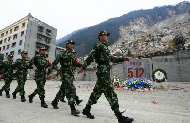 Kinesisk militärpolis patrullerar i Sichuanprovincen. (Foto: CHINA Out Getty out/  AFP)
