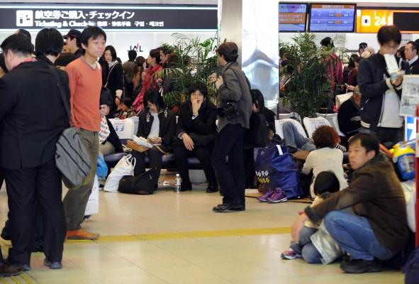 Resenärer vid Haneda-flygplatsen i Tokyo. (Foto: AFP/Toshifumi Kitamura)