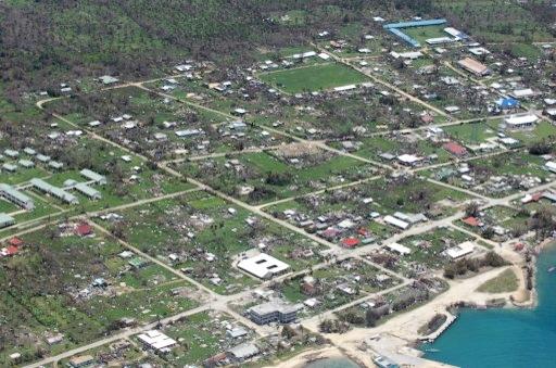 Fotot som kommer från Nya Zeelands flygvapen, RNZAF, visar cyklonens förstörelse av staden Pangai, Tonga, den 12 januari. Det var den kraftigaste cyklonen som någonsin träffat turistön Tonga, den förstörde byar, fällde träd och minst en person dödades, sade officiella källor den 12:e. (Foto: RNZAF  AFP)