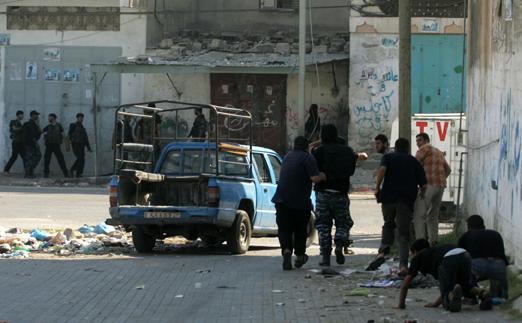 Det palestinska samhället på Gazaremsan är hårt belastat av våldsamma dispyter mellan rivaliserande beväpnade miliser. (Foto: AFP)