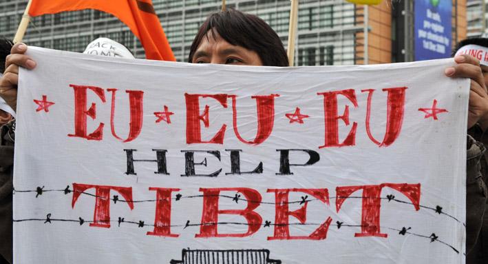EU-parlamentet fördömde i går Kinas våld i Tibet. Tidigare har demonstrationer hållits i Bryssel som krävt att EU hjälper de utsatta tibetanerna. (Foto: AFP/Dominique Faget) 