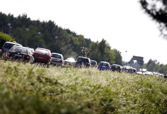 Bilkörningen minskar i Sverige. (Foto: Patrick Bernard/ AFP)