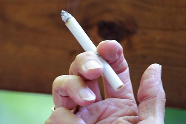 Det röktes cirka 6,7 miljarder cigaretter i Sverige 2009. (Foto:  Karen Bleier/ AFP)
