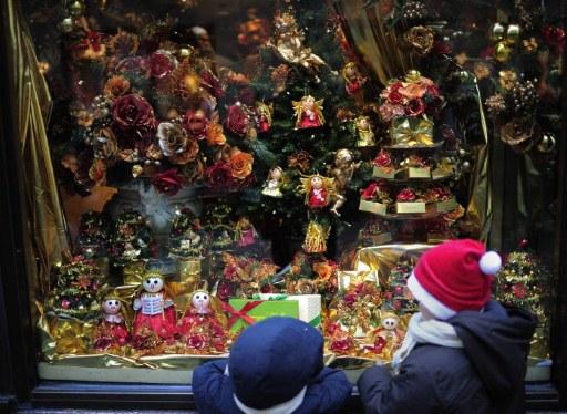 Julhandeln är i full gång. ( Foto: Emmanuel Durand/ AFP)
