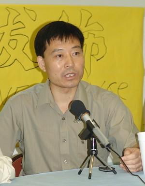 Yuan Shen förklarade sitt beslut att söka asyl i USA vid en kort presskonferens i Los Angeles på onsdagen. (Foto: Epoch Times)