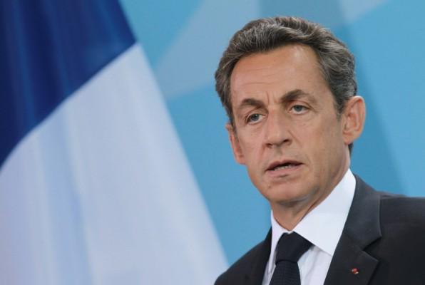Frankrikes president Nicolas Sarkozy talar till media den 17 juni 2011 i Berlin, Tyskland. På onsdagen presenterade Sarkozy en plan för biomedicinsk forskning som ett sätt att nå ekonomisk återhämtning. (Foto: Sean Gallup/Getty Images) 