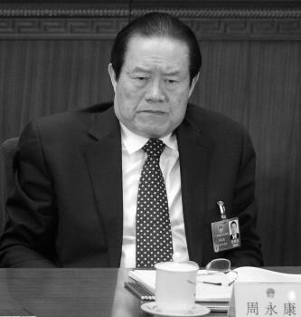 Zhou Yongkang, medlem av politbyråns ständiga utskott, kan gå samma öde till mötes som sin skyddsling Bo Xilai, och sparkas från sin partipost, om hans rivaler drar det längsta strået i den pågående maktkampen. (Foto: Liu Jin / AFP / Getty Images)