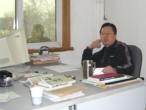 Människorättsadvokat Gao Zhisheng på sitt kontor. (Foto: The Epoch Times)