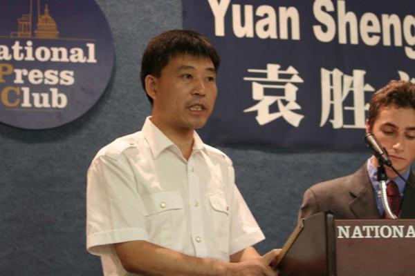 China Eastern Airlines pilot Yuan Sheng, den 11 augusti på presskonferens på The National Press Club i Washington D.C. (Lisa/The Epoch Times)
