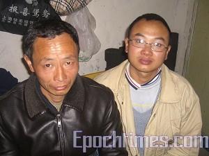 Appellanten Xu Zhimin (t.v.) från länet Chong-en i Jiangxiprovinsen, avslöjade det illegala appellantfängelset i Peking. (Foto: Epoch Times)
