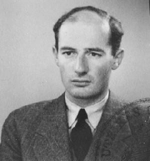 Raoul Wallenbergs svenska passfoto. (Foto: med tillstånd av USHMM fotoarkiv)
