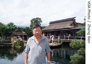 Shang Dewen, ekonomiprofessor vid Peking-universitetet, på besök i Japan. (Foto: VOA news)