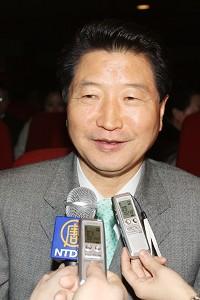 Ahn Sang-soo, ledare för Grand National Party, vid lördagens kvällsföreställning av Chinese Spectacular i Seouls Fredshall vid Kyung Hee universitetet. (Foto: Epoch Times)